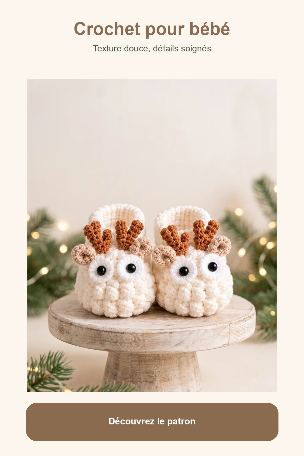 Épingle Pinterest montrant une paire de chaussons renne bébé au crochet